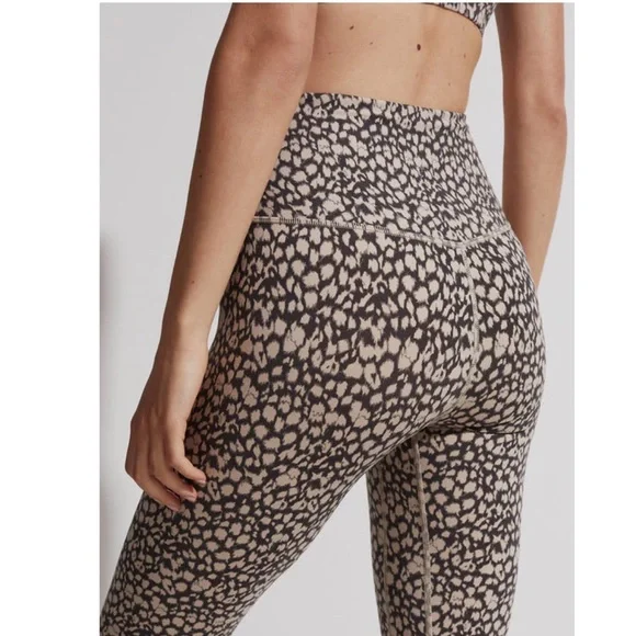 Varley Lets Move High Rise Animal Print Legging 25” in Tan Motion Spots XS